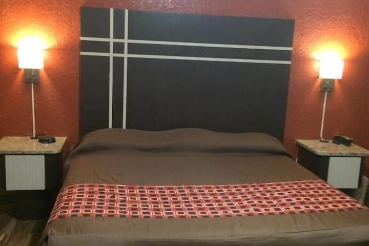 Room 10 of 21