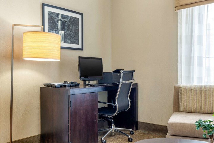 Business Center 31 of 31