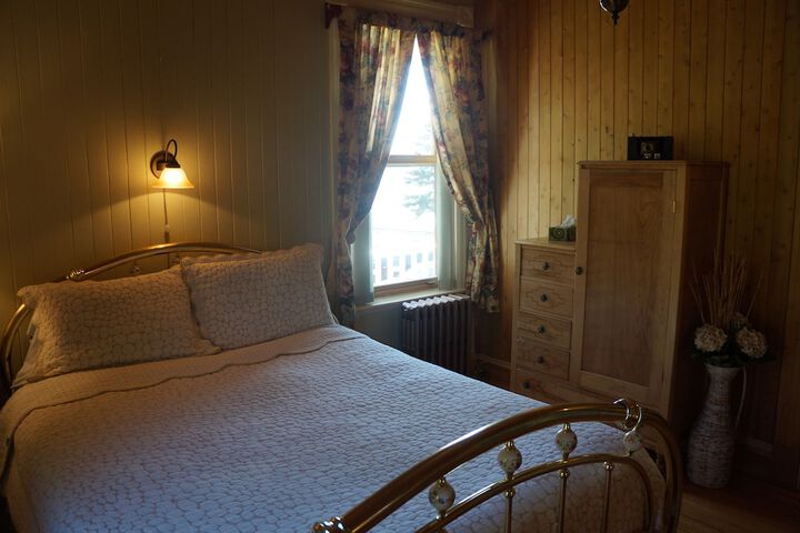 Room 9 of 33