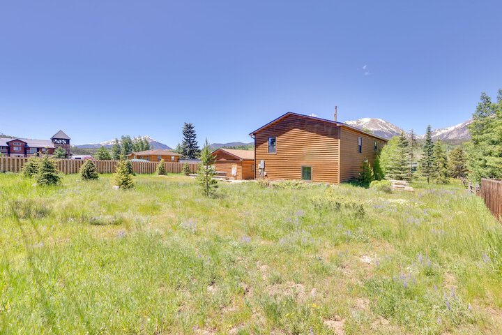 Updated Silverthorne Home w / Hot Tub & Mtn Views!