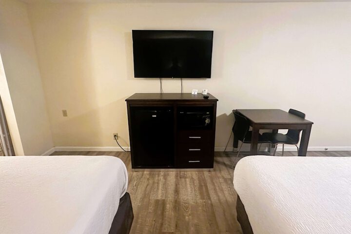Room 25 of 37