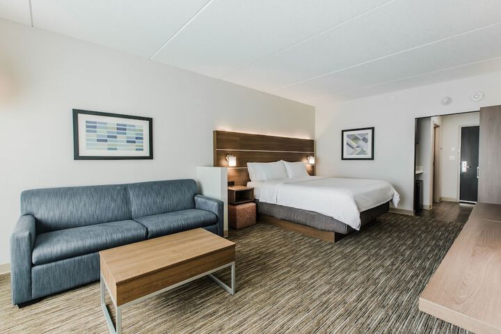 Room 34 of 107