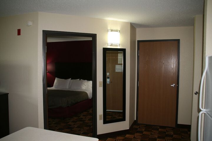AmericInn by Wyndham Elkhorn Near Lake Geneva