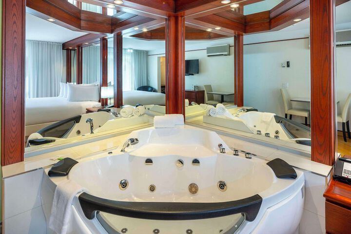 Les Suites de Laviolette an Ascend Collection Hotel