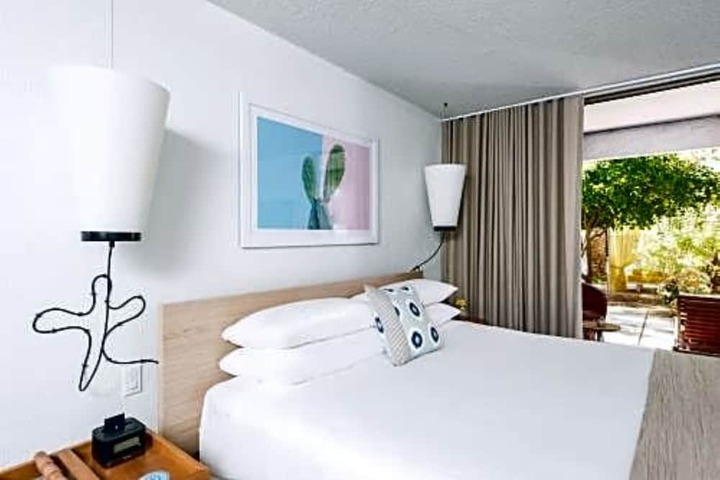 Room 13 of 27