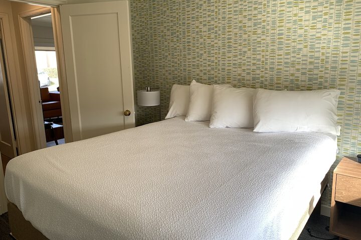Room 11 of 33