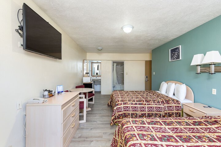 Room 12 of 25