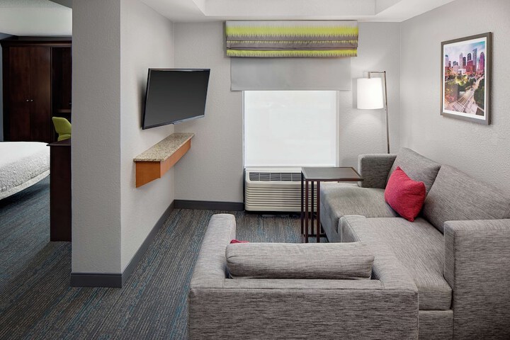 Room 25 of 43