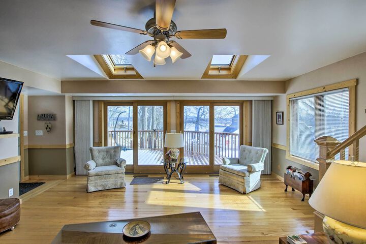Charming Lake Ripley Cottage w / Water View!