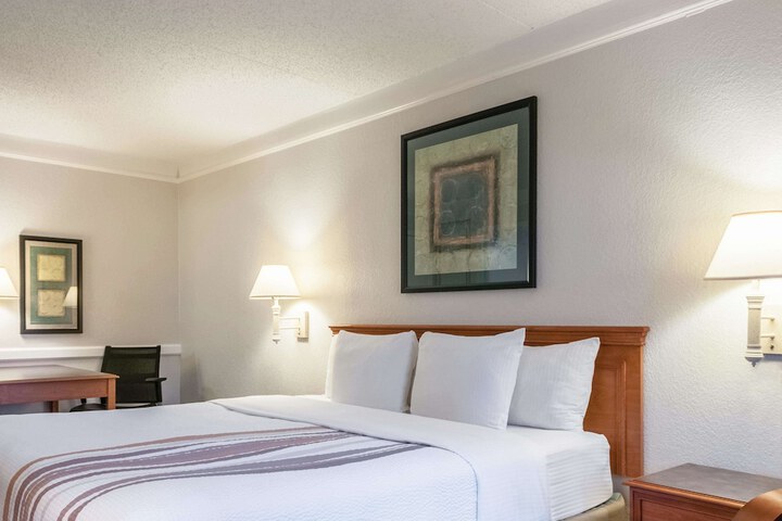 Room 13 of 25