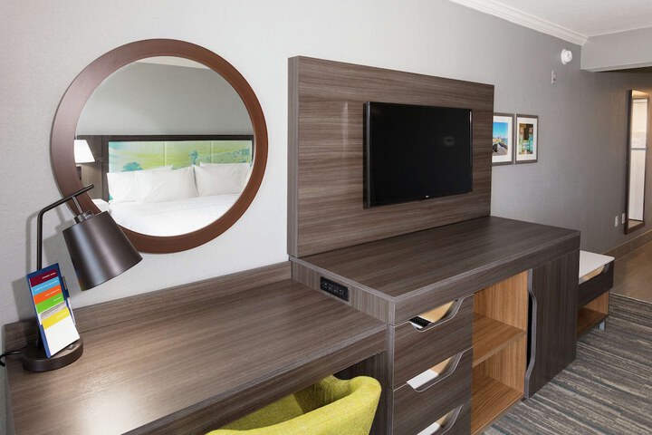 Room 27 of 47