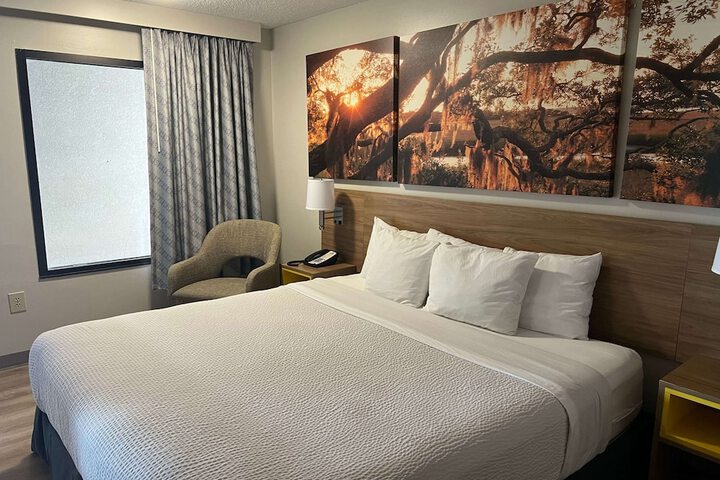 Room 12 of 37