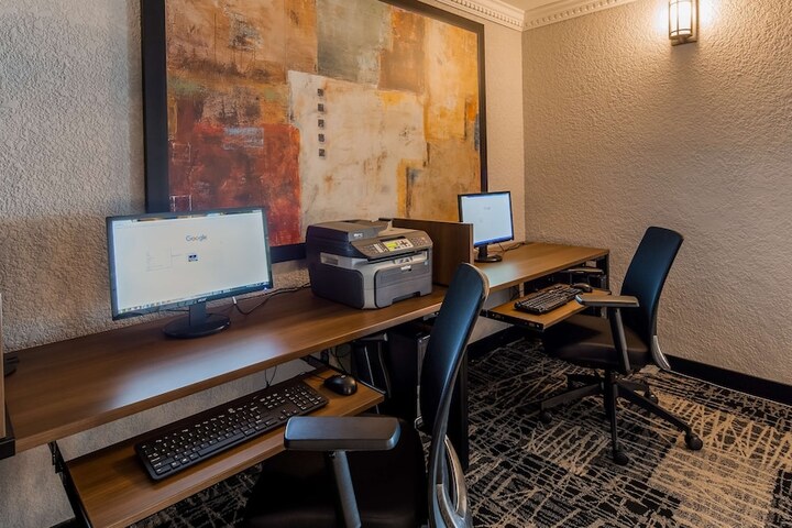 Business Center 51 of 53