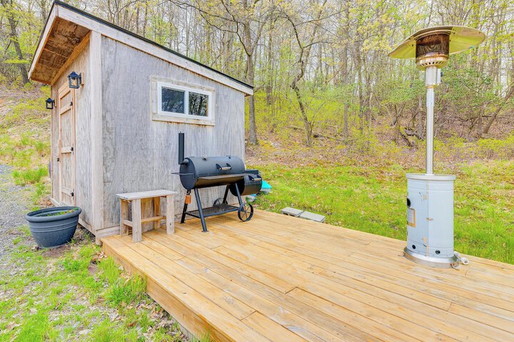 Lakefront Long Pond Home w / Wraparound Deck!