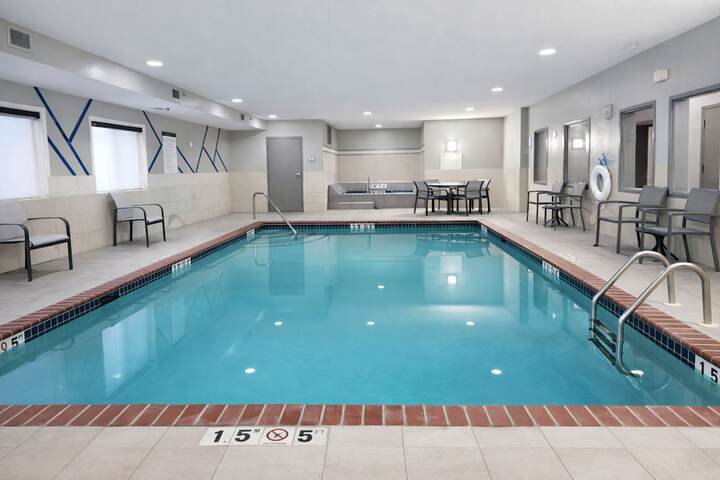 Holiday Inn Express Hotel & Suites St. Paul-Woodbury by IHG