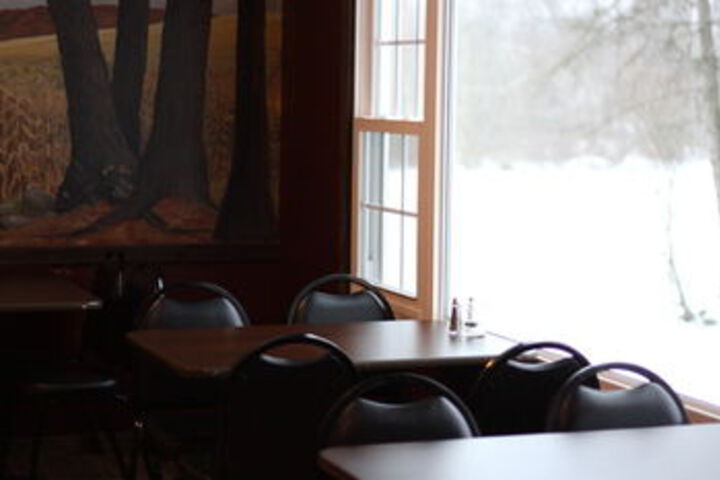 Edgewater Inn & Riverside Grill