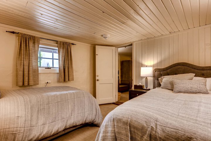 Room 10 of 48