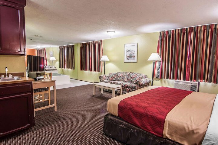 Room 32 of 34