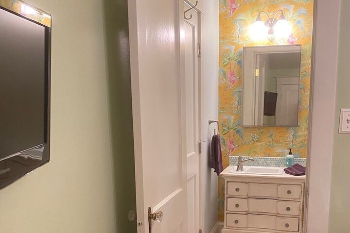 Room 68 of 104