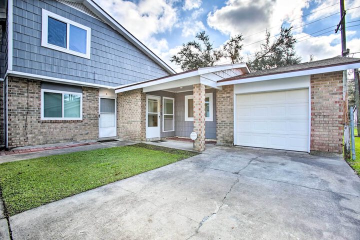 New! Laplace Townhome 9 Mi to Lake Pontchartrain!