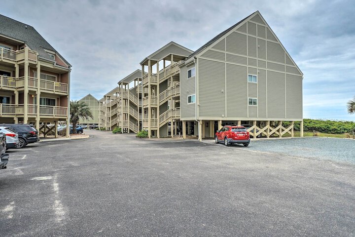 Beachfront Condo w / Unobstructed Ocean Views!