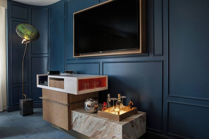 Lounge 86 of 100