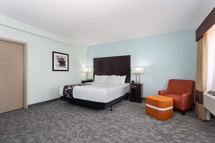 Room 11 of 34