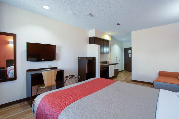 Room 16 of 30