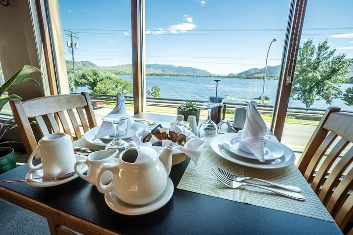 Holiday Inn Hotel & Suites Osoyoos by IHG
