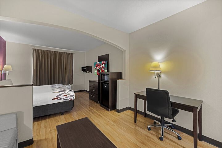 Room 13 of 35