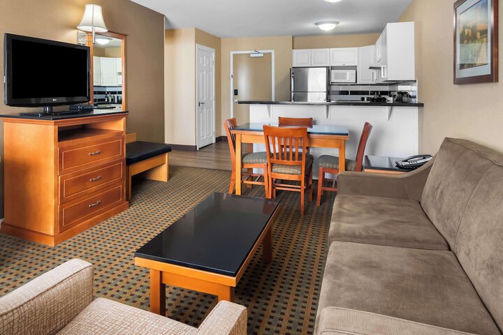 Room 27 of 47