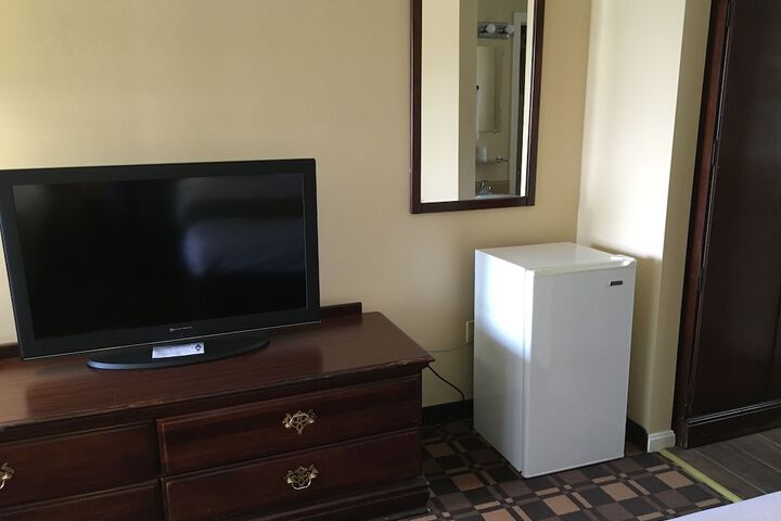 Cabot Inn & Suites