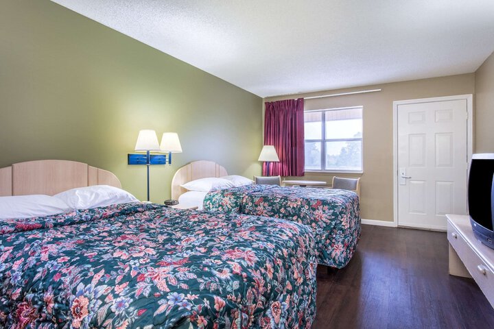Super 8 by Wyndham Monticello