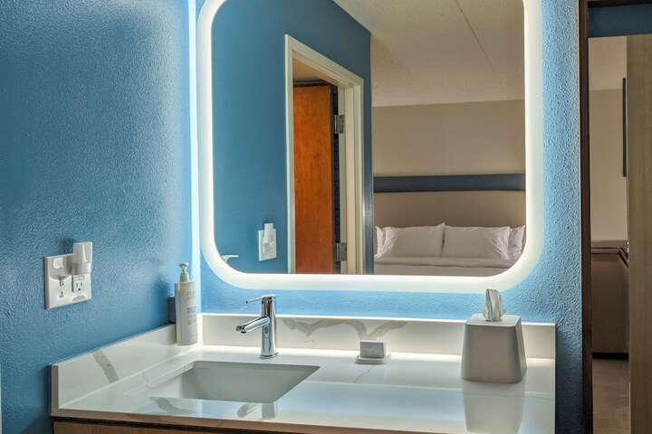 Room 12 of 48