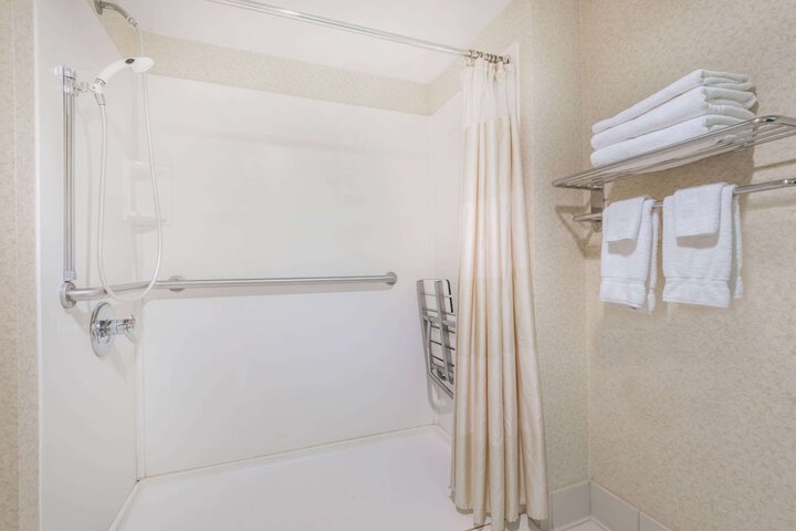 Room 5 of 17
