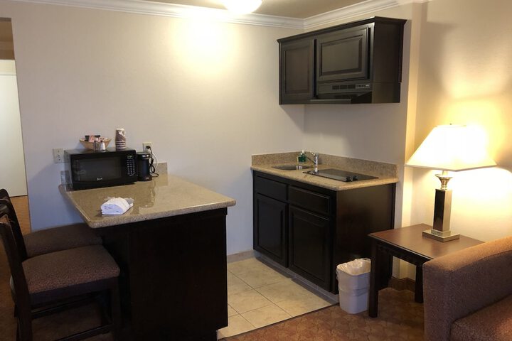 Lompoc Valley Inn and Suites