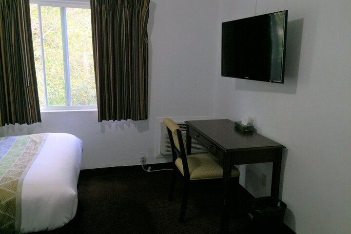 Room 13 of 42