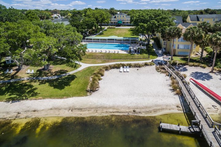 Lakeside Inn