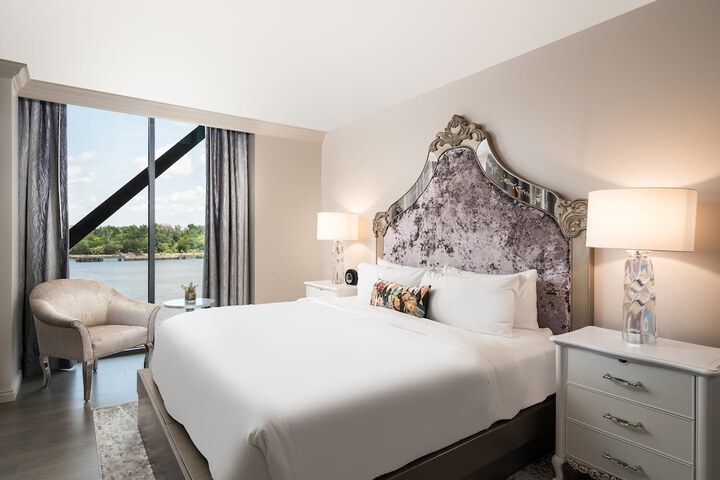 Room 100 of 172
