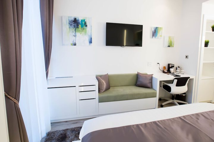 Room 18 of 36