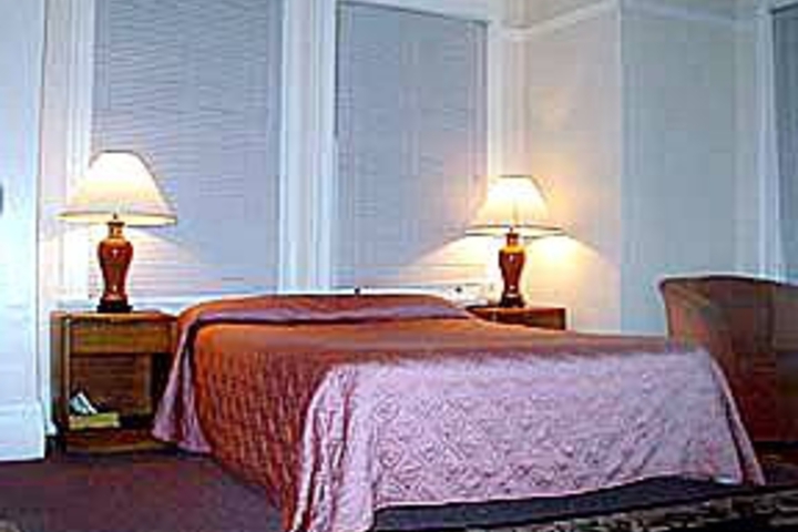 Dakota Hotel