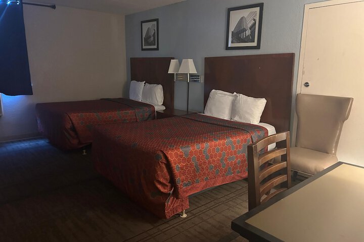 Room 13 of 18