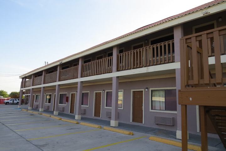 Hotel 6 of 53