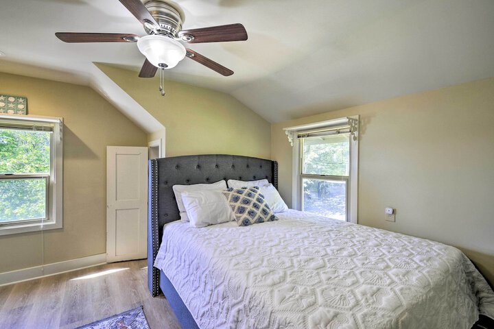 Direct Beach Access: Getaway on Port Orchard!