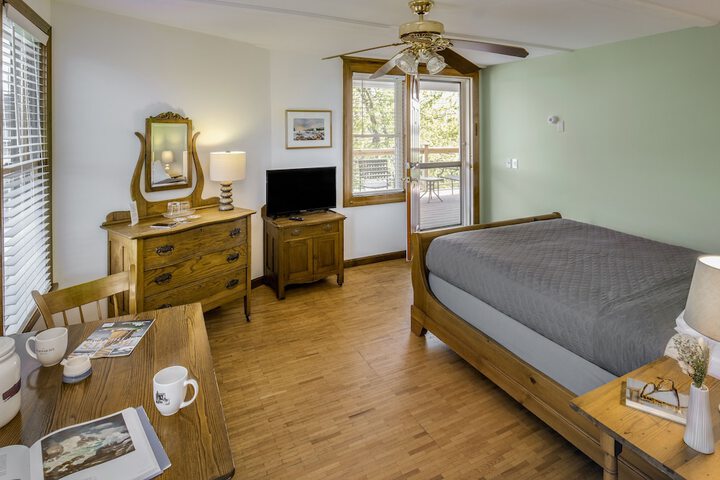 Room 44 of 103