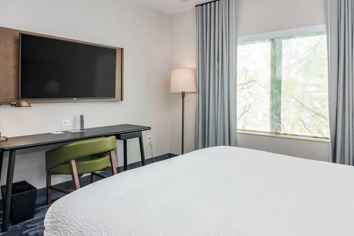 Room 34 of 47