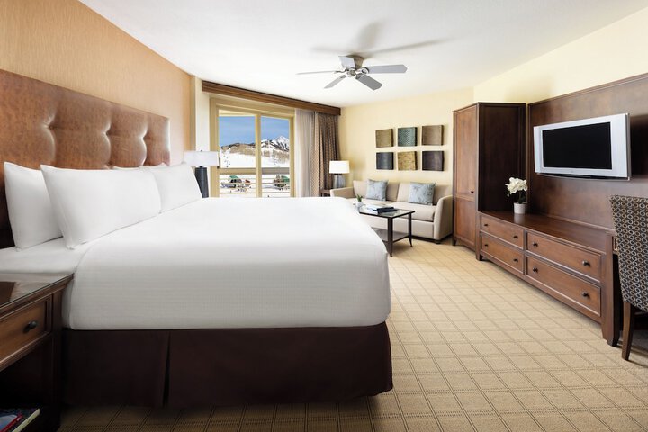 Room 30 of 102