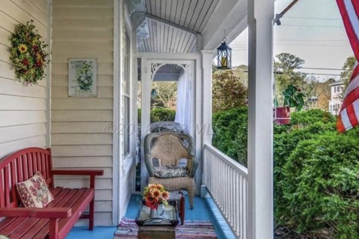 PRINCESS ANNE BOOK LOVERS INN