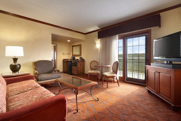 Chateau on the Lake Resort Spa and Convention Center