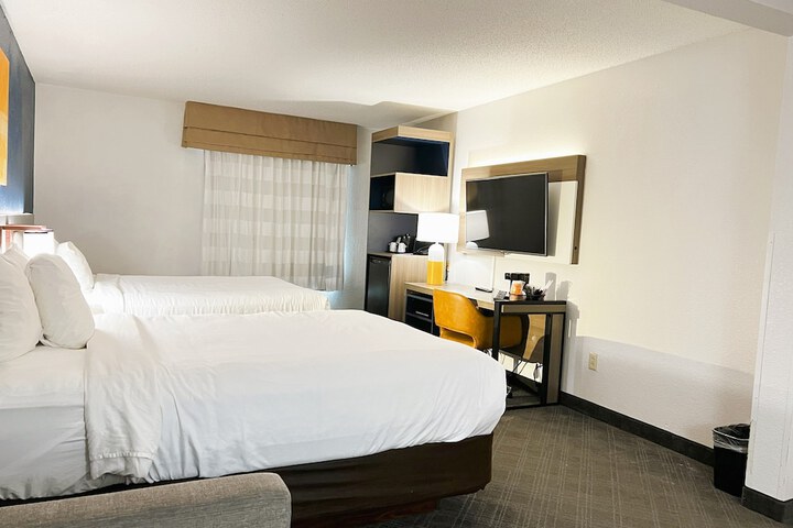 Comfort Inn & Suites Sheboygan I-43